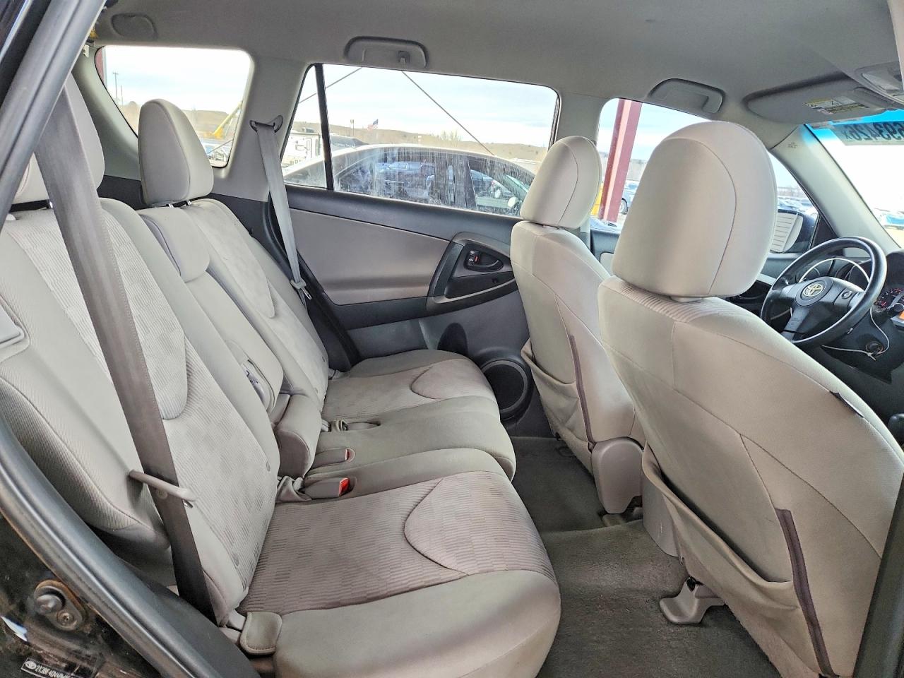 2011 TOYOTA RAV4 BASE photo 31