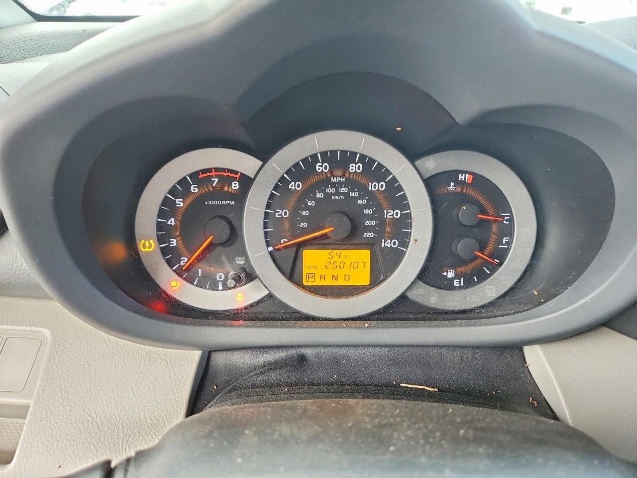 2011 TOYOTA RAV4 BASE photo 25