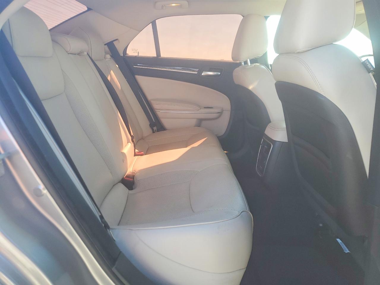 2018 CHRYSLER 300 LIMITED photo 19
