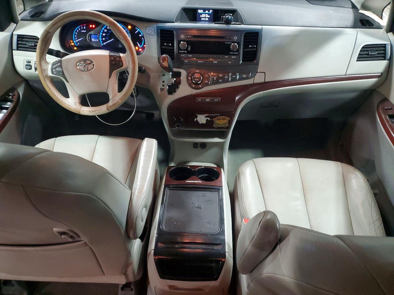 2013 TOYOTA SIENNA XLE 8-PASSENGER photo 8