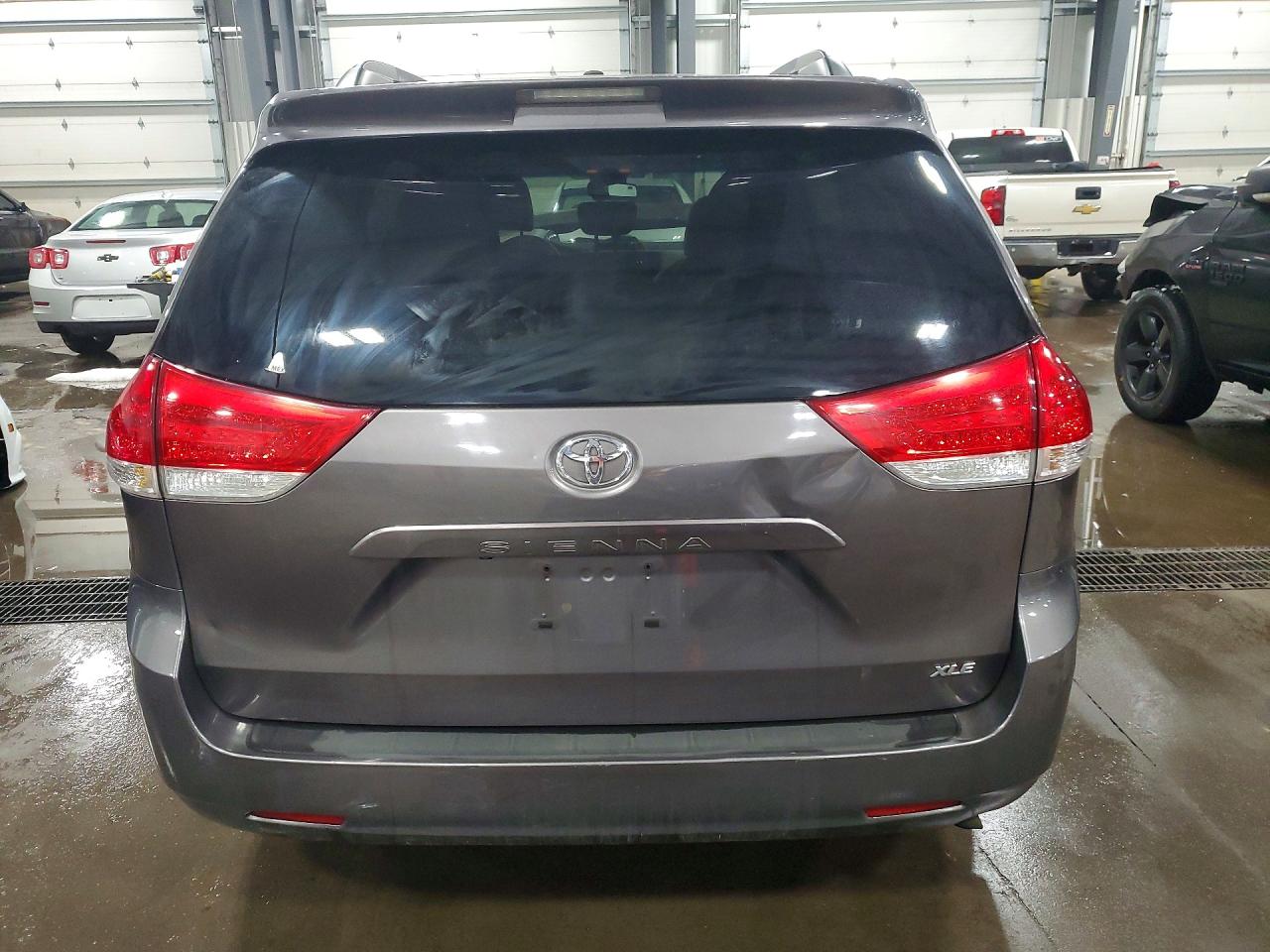 2013 TOYOTA SIENNA XLE 8-PASSENGER photo 6