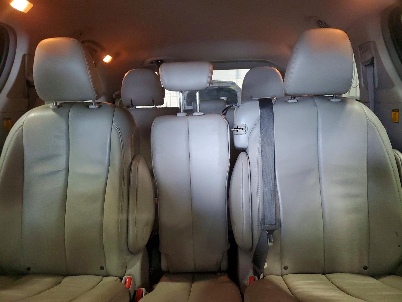 2013 TOYOTA SIENNA XLE 8-PASSENGER photo 10