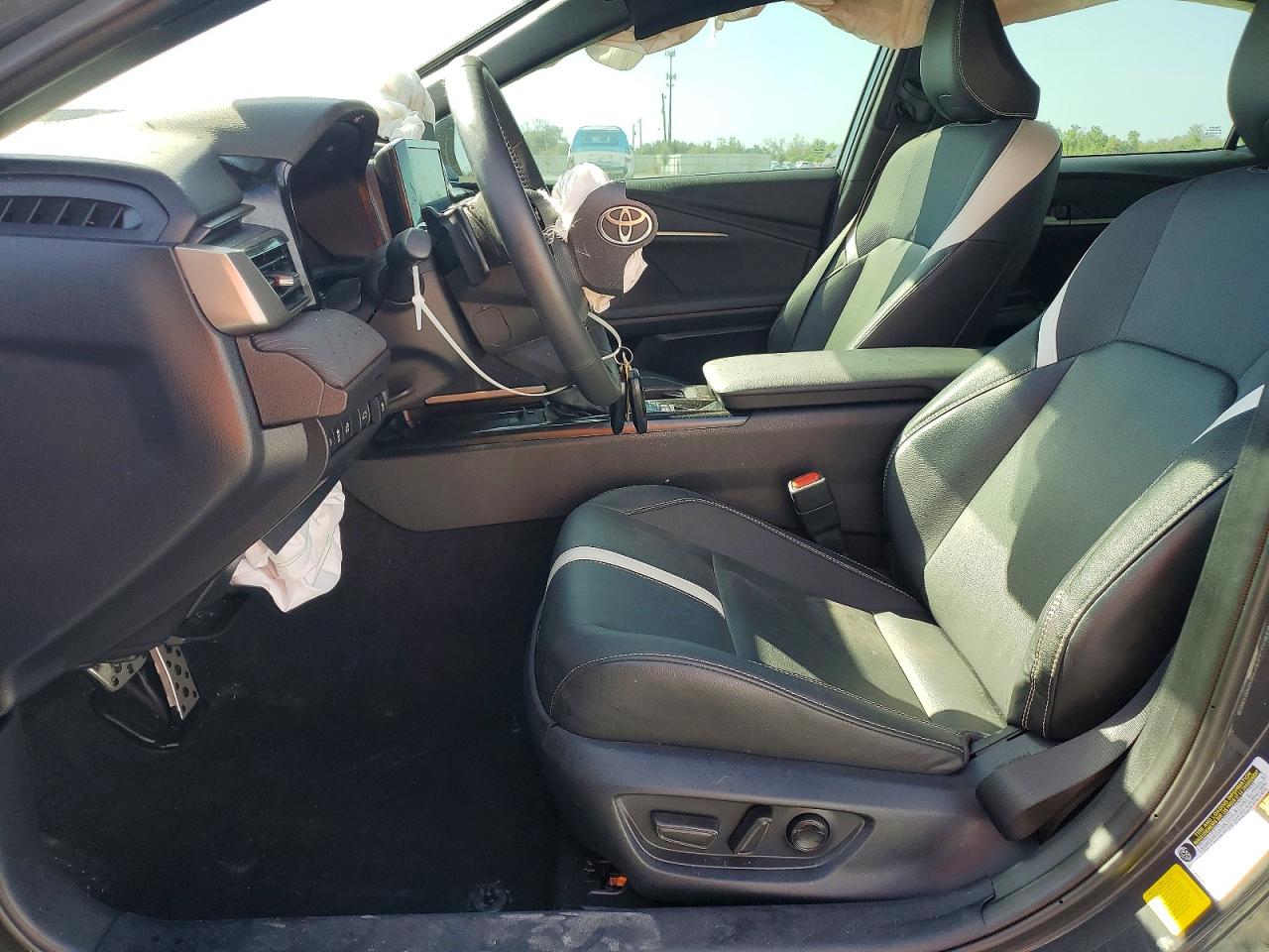 2025 TOYOTA CAMRY SE photo 13