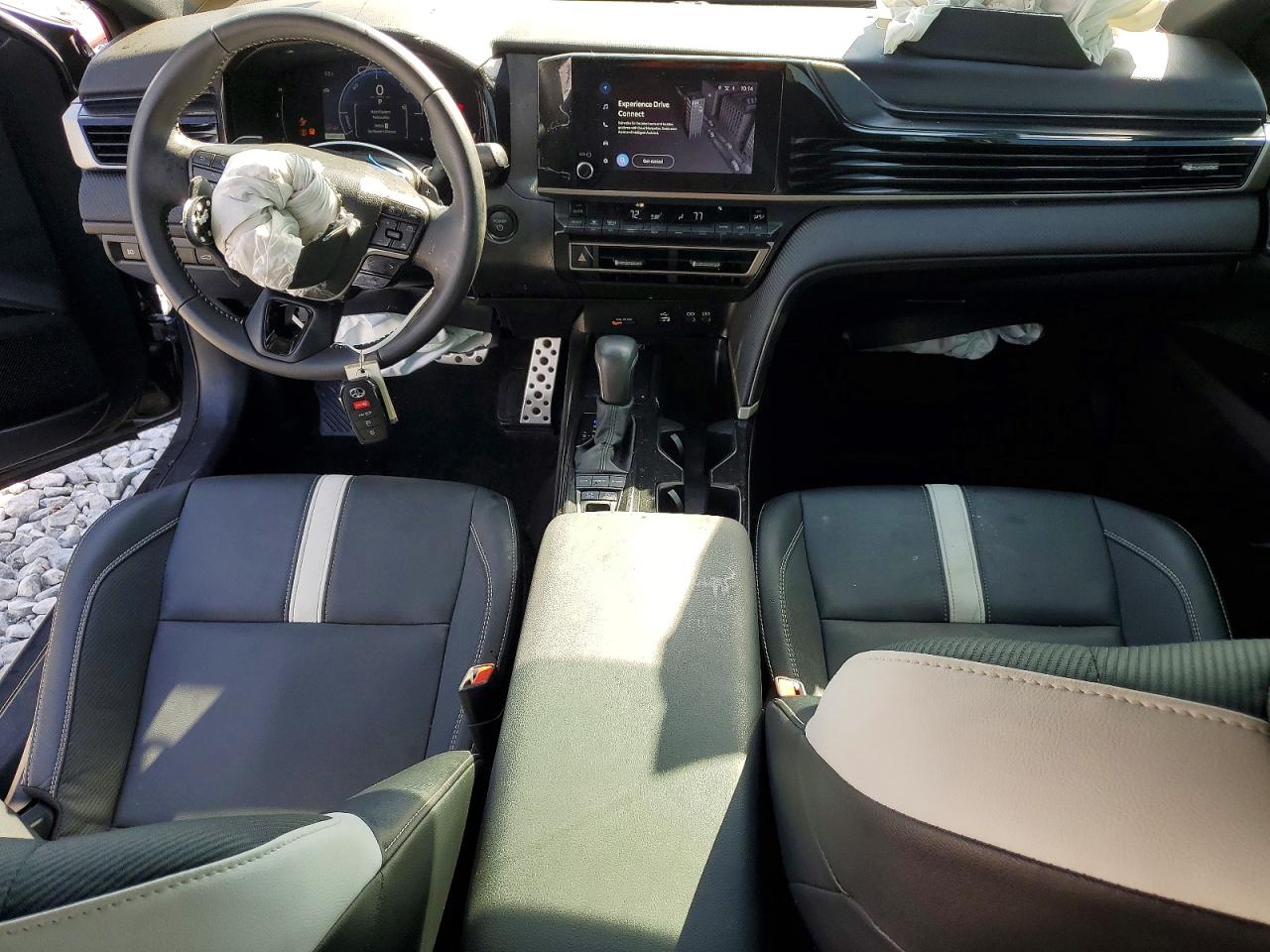 2025 TOYOTA CAMRY SE photo 15