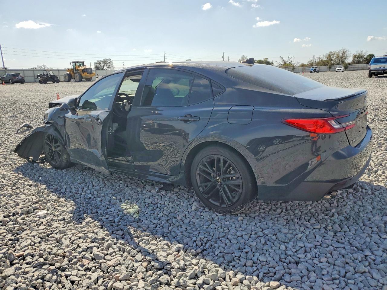 2025 TOYOTA CAMRY SE photo 3