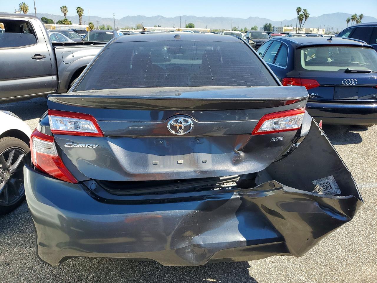 2014 TOYOTA CAMRY SE photo 16