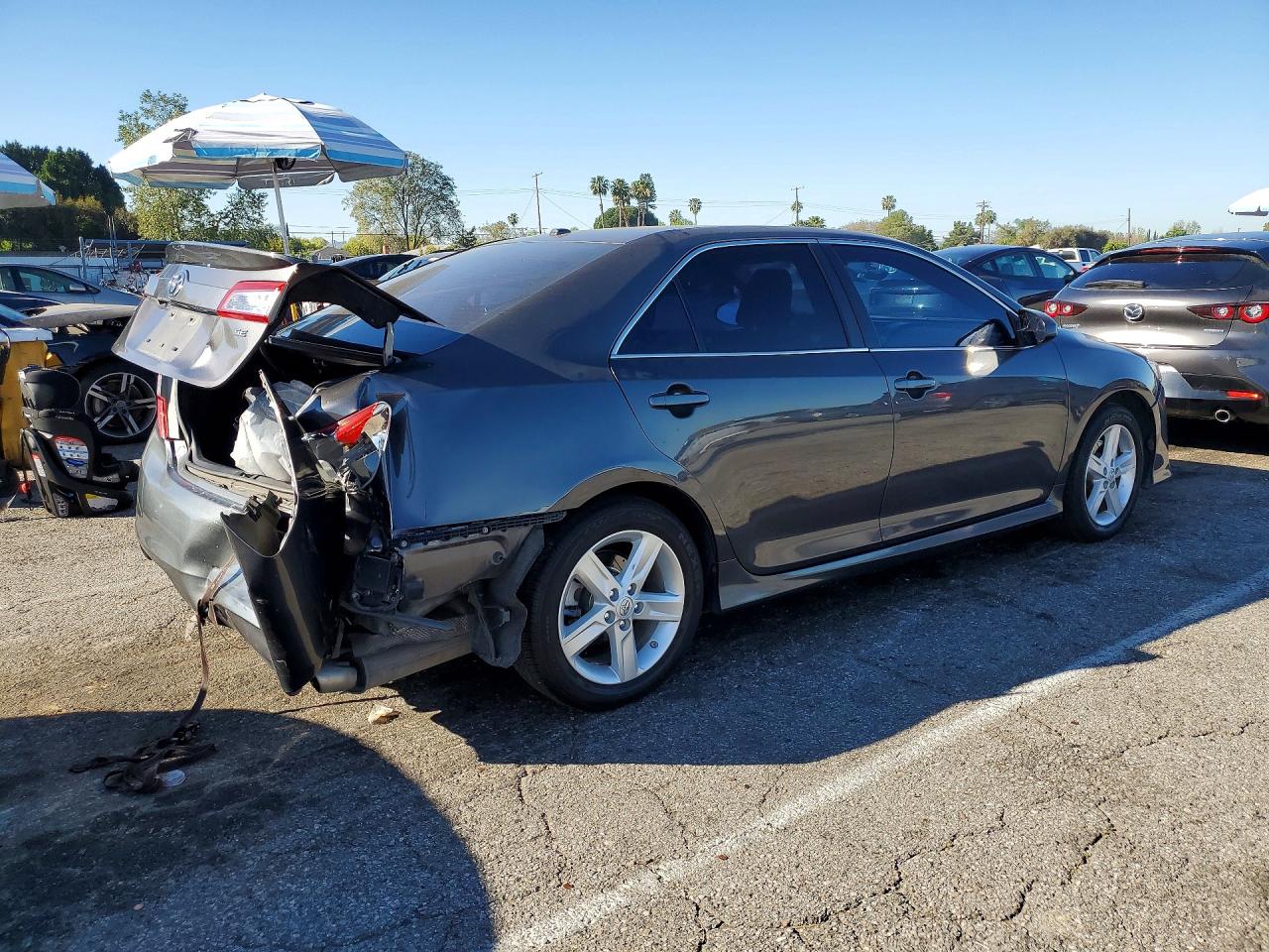 2014 TOYOTA CAMRY SE photo 7