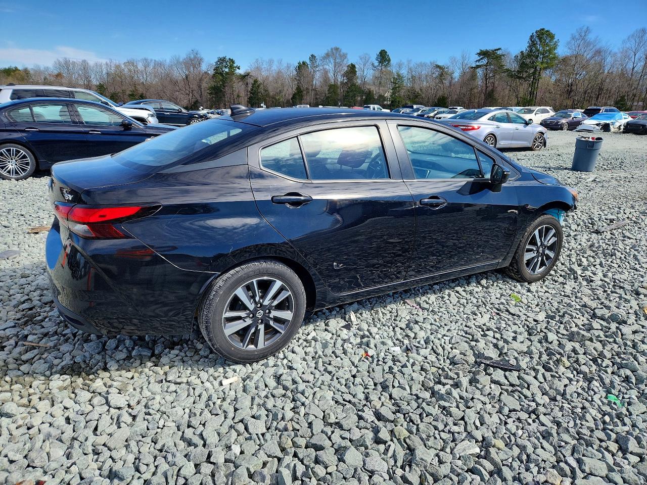 2021 NISSAN VERSA SV photo 7