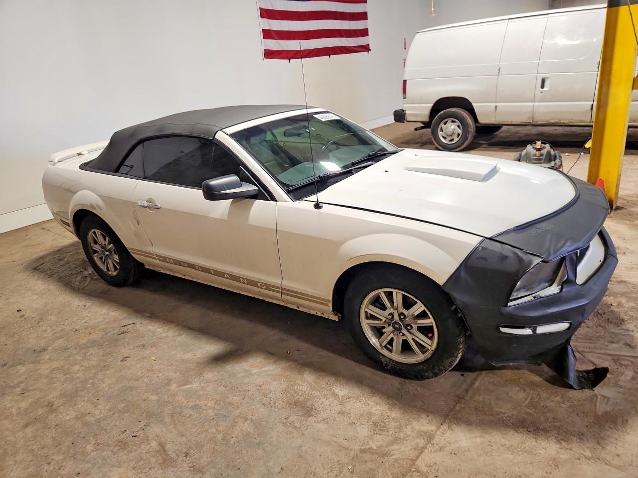 2005 FORD MUSTANG photo 4