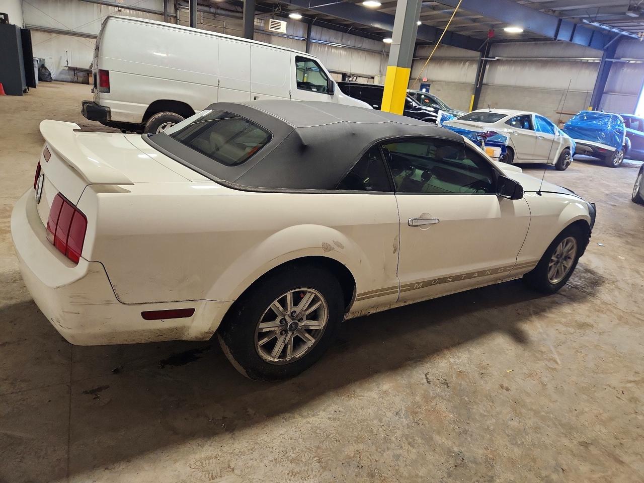 2005 FORD MUSTANG photo 3