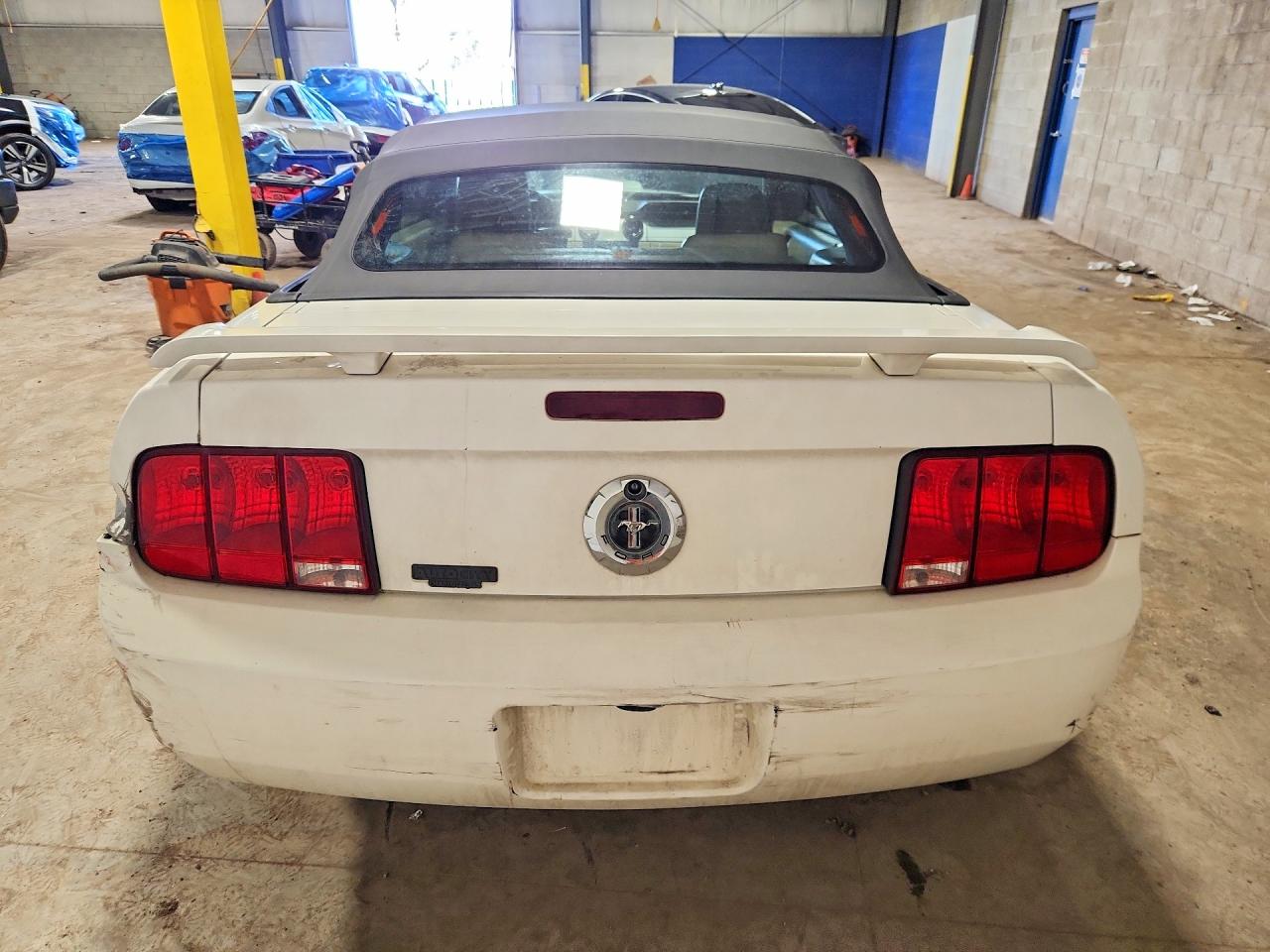 2005 FORD MUSTANG photo 6