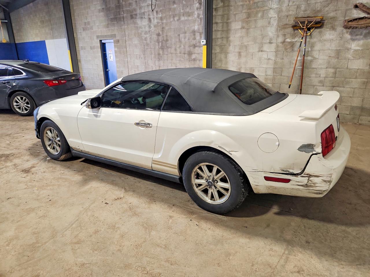 2005 FORD MUSTANG photo 2