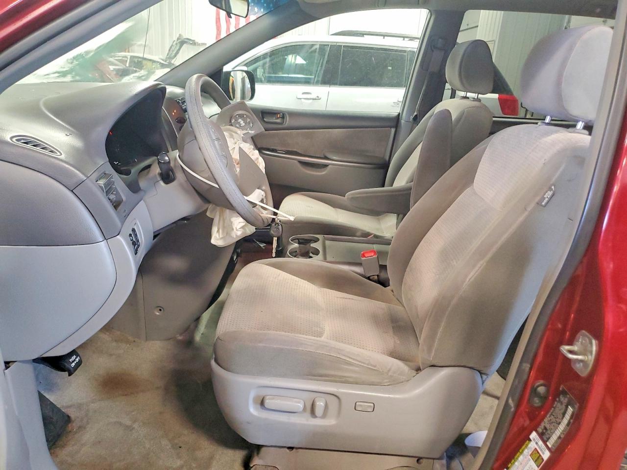 2008 TOYOTA SIENNA LE 7-PASSENGER photo 13