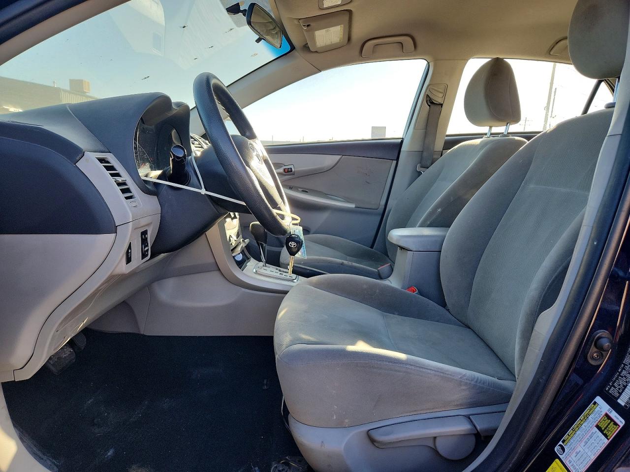 2011 TOYOTA COROLLA LE photo 13