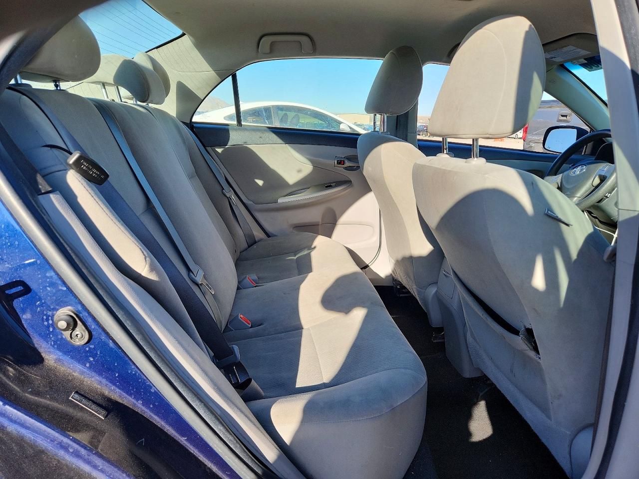 2011 TOYOTA COROLLA LE photo 19
