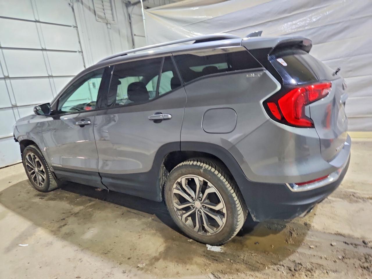 2019 GMC TERRAIN SLT photo 2