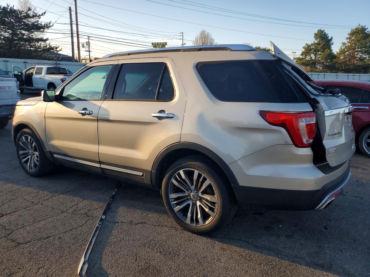 2017 FORD EXPLORER PLATINUM photo 4