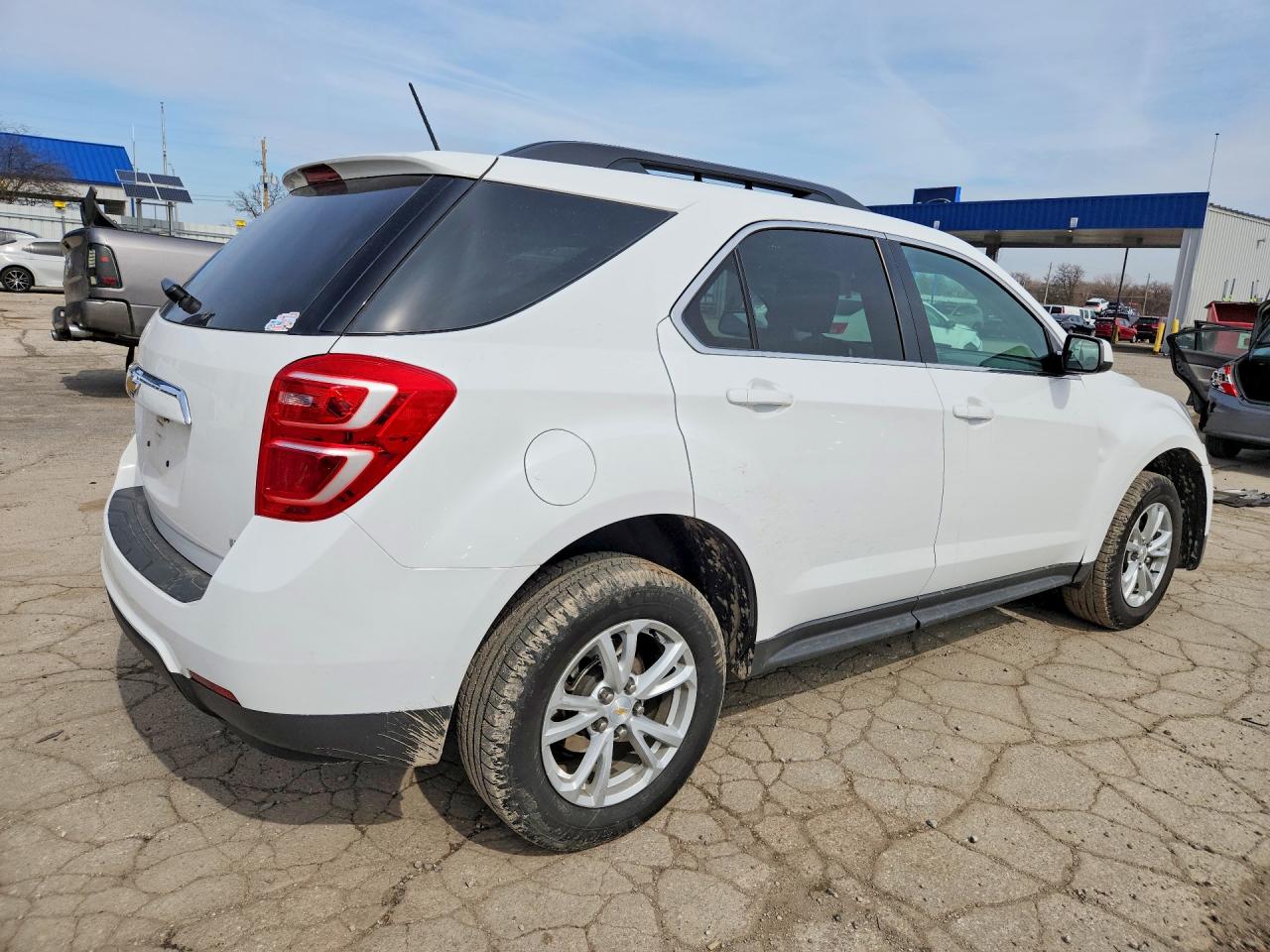 2017 CHEVROLET EQUINOX LT photo 5