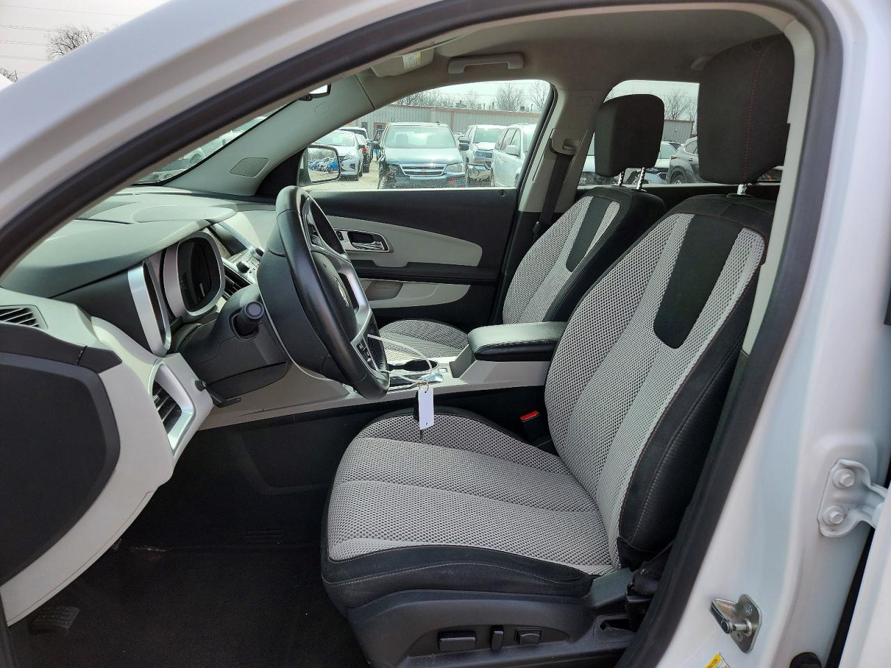 2017 CHEVROLET EQUINOX LT photo 13