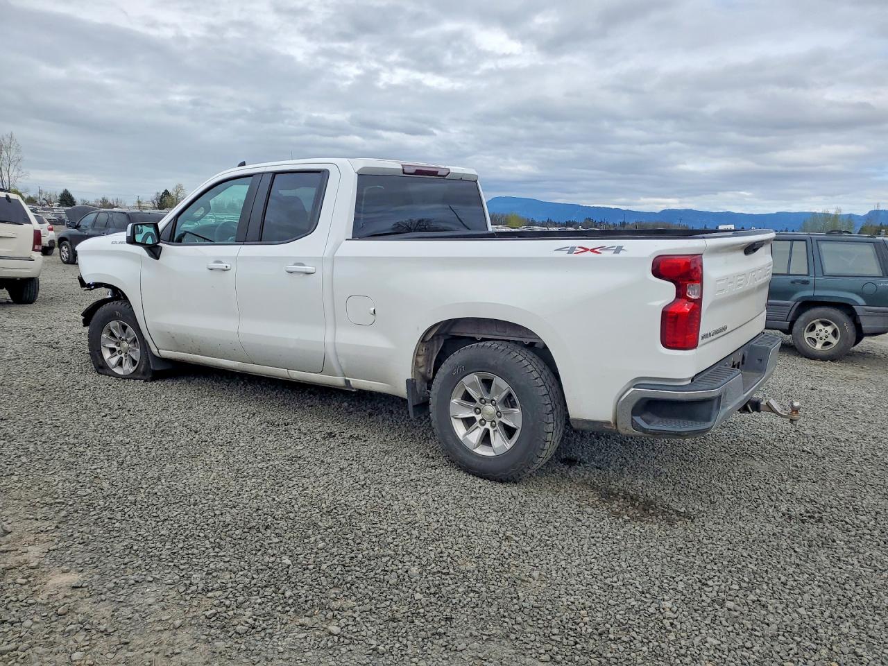 2020 CHEVROLET SILVERADO K1500 LT photo 4