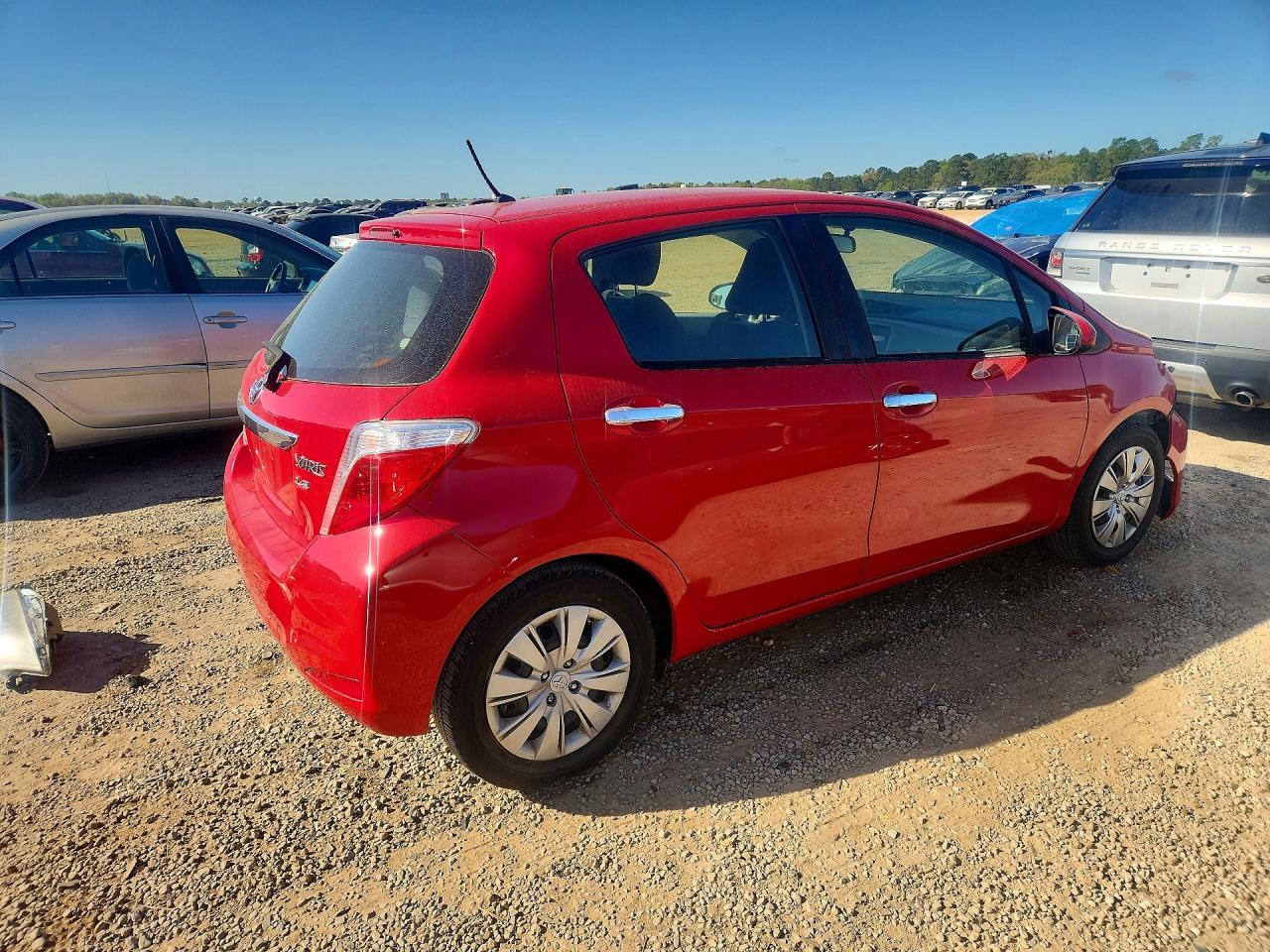 2014 TOYOTA YARIS 5-DOOR LE photo 3