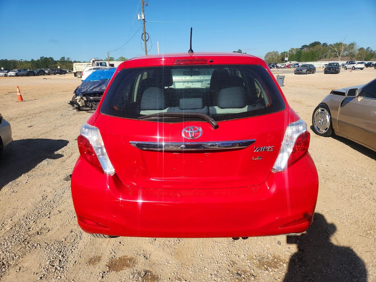 2014 TOYOTA YARIS 5-DOOR LE photo 6