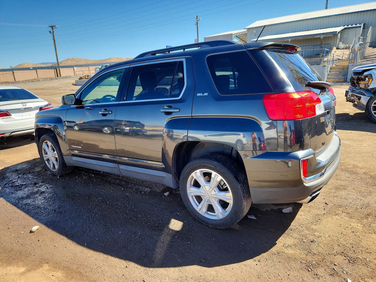 2017 GMC TERRAIN SLE photo 3
