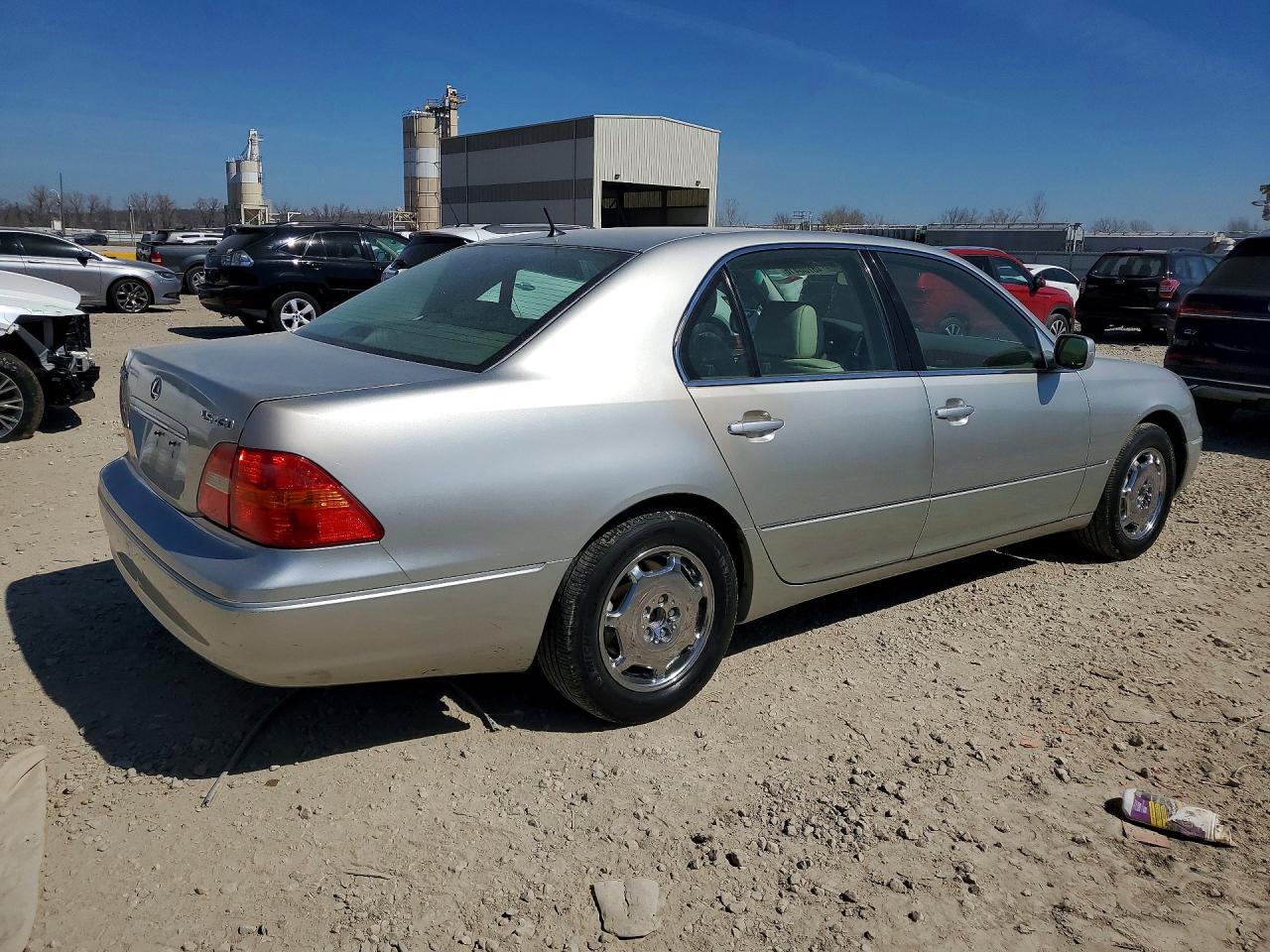 2002 LEXUS LS photo 5