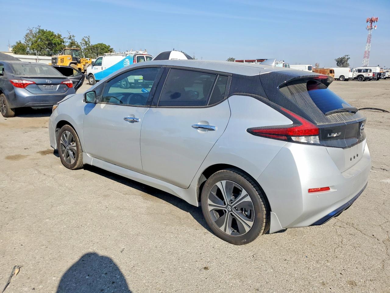 2022 NISSAN LEAF SL PLUS photo 2