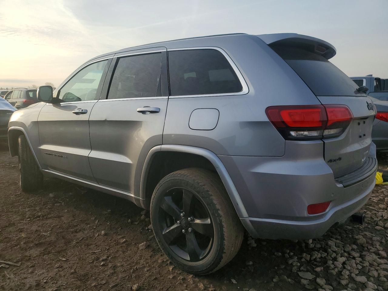 2015 JEEP GRAND CHEROKEE LAREDO photo 3