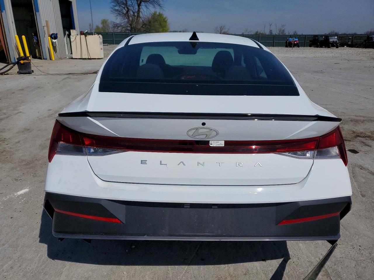2025 HYUNDAI ELANTRA SEL SPORT photo 11