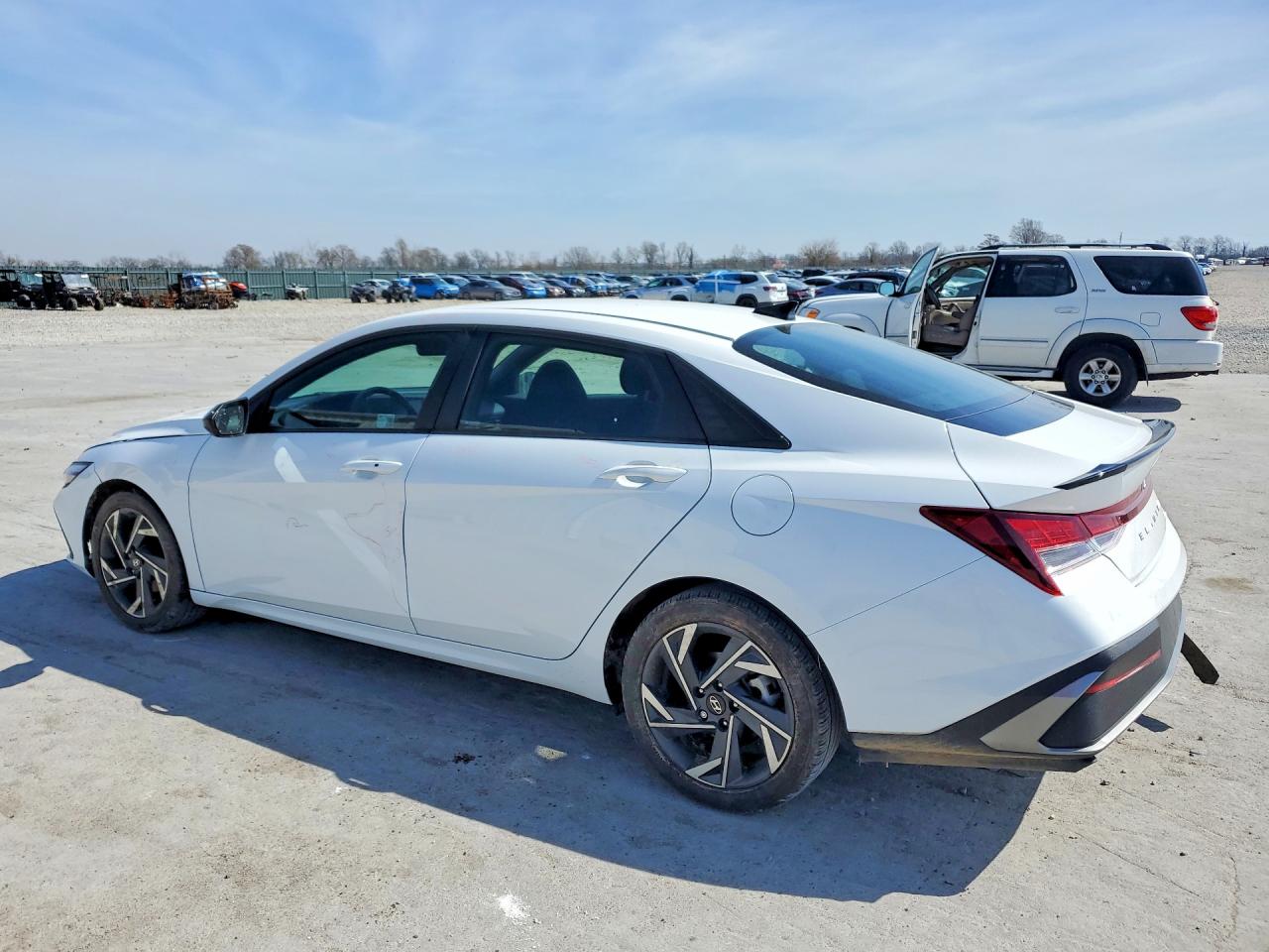 2025 HYUNDAI ELANTRA SEL SPORT photo 3