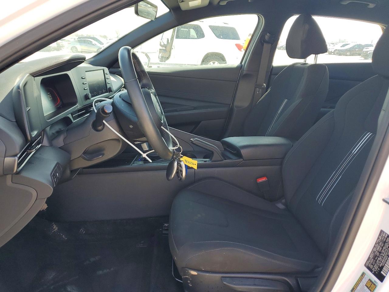 2025 HYUNDAI ELANTRA SEL SPORT photo 13