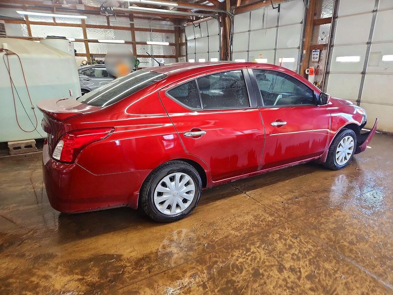 2018 NISSAN VERSA SV photo 5