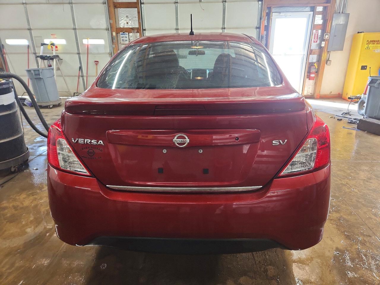 2018 NISSAN VERSA SV photo 11