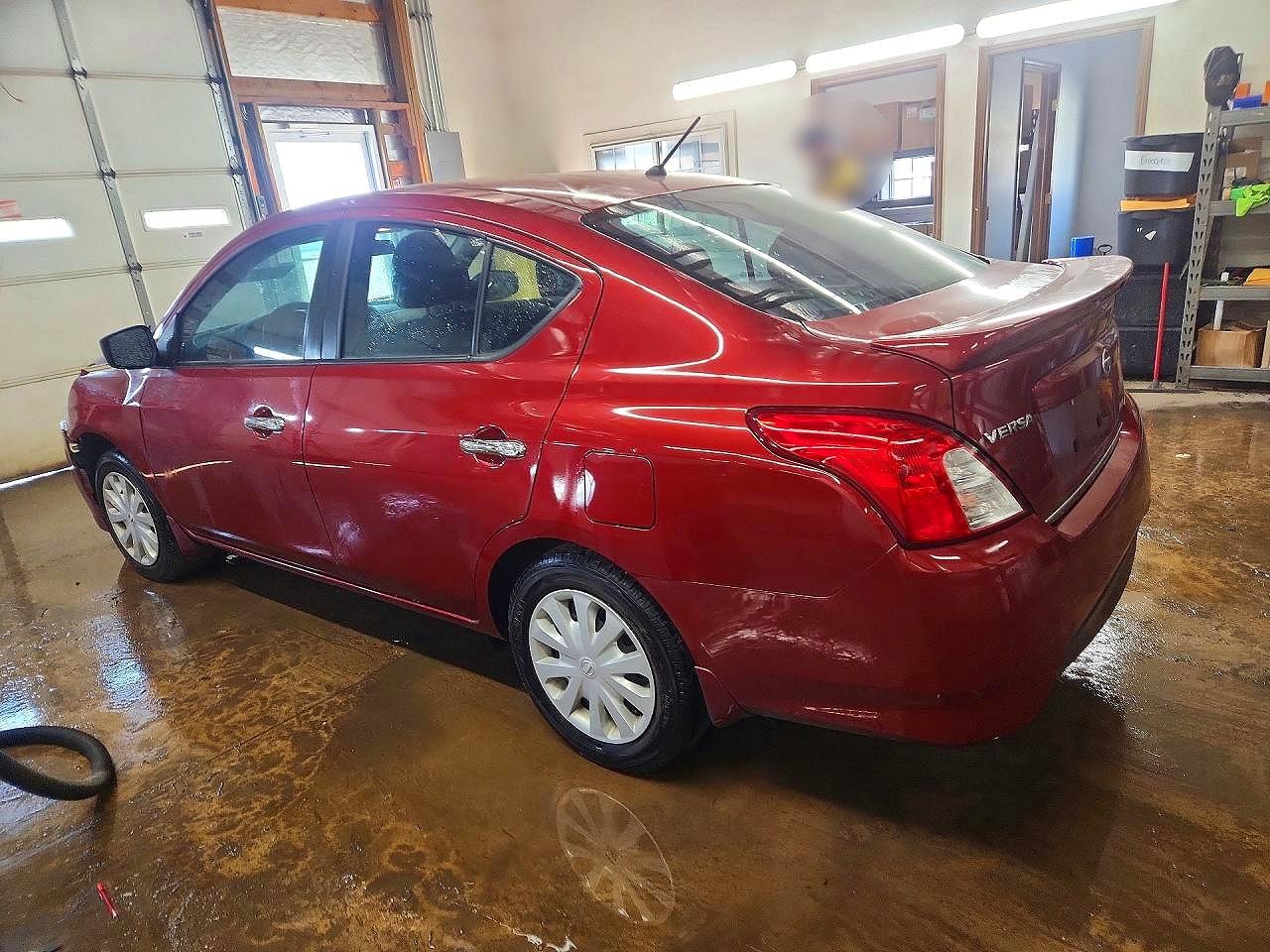 2018 NISSAN VERSA SV photo 3