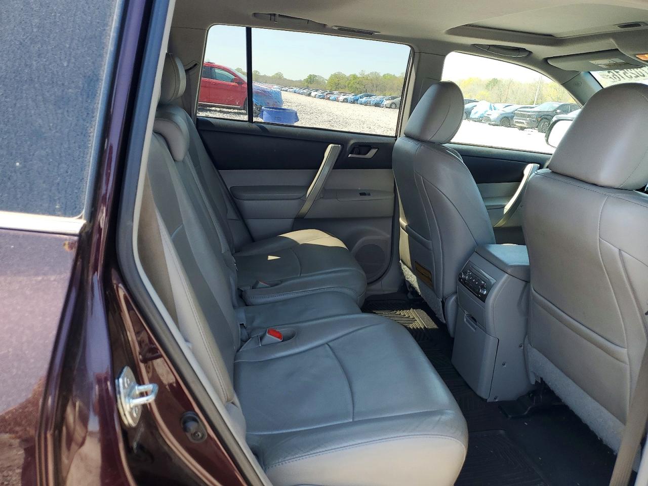 2012 TOYOTA HIGHLANDER SE photo 19