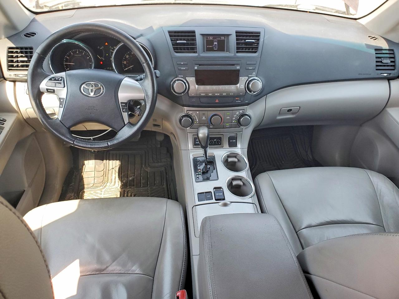 2012 TOYOTA HIGHLANDER SE photo 15