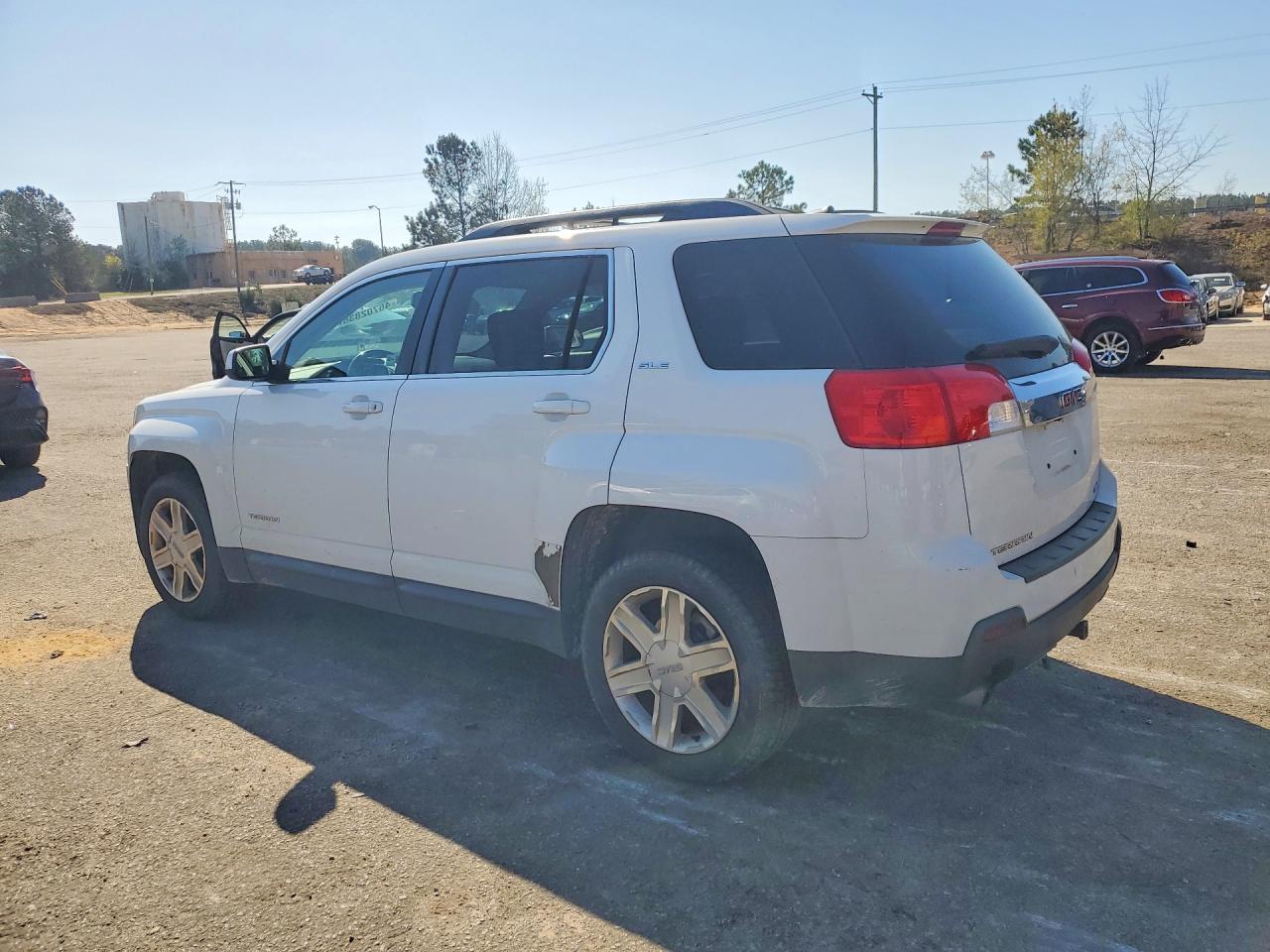 2011 GMC TERRAIN SLE photo 2