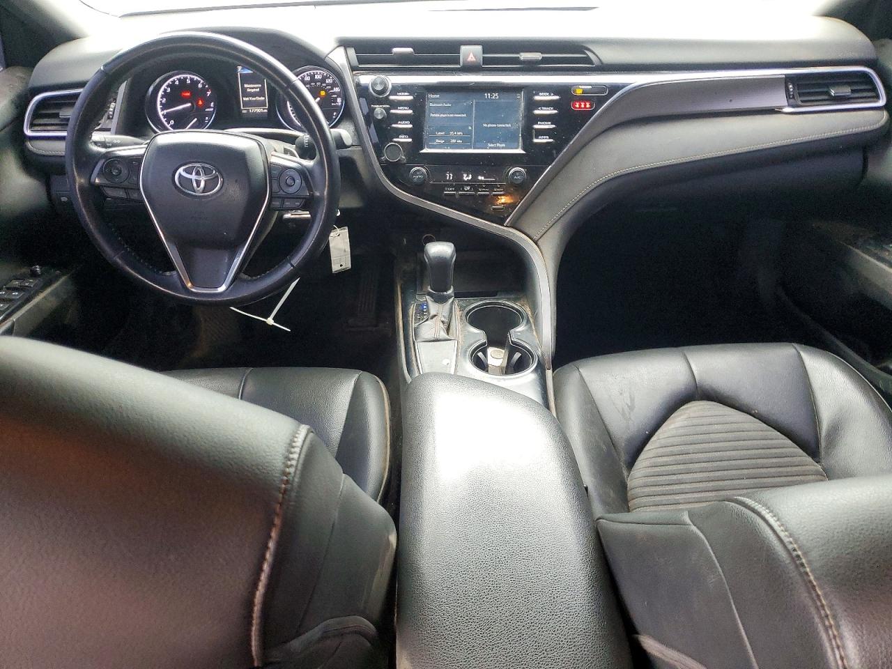 2018 TOYOTA CAMRY SE photo 15