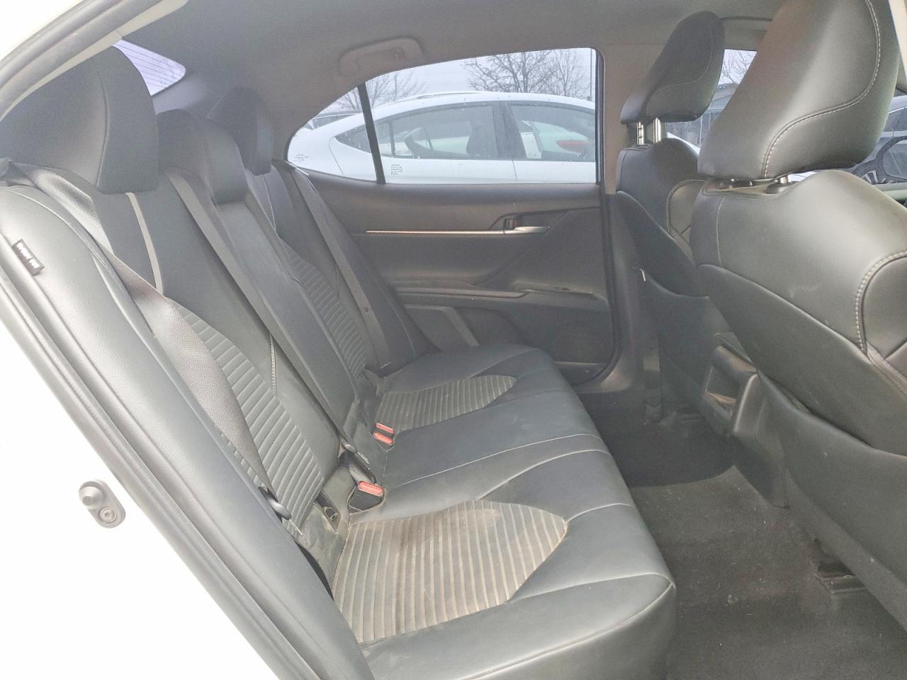 2018 TOYOTA CAMRY SE photo 19