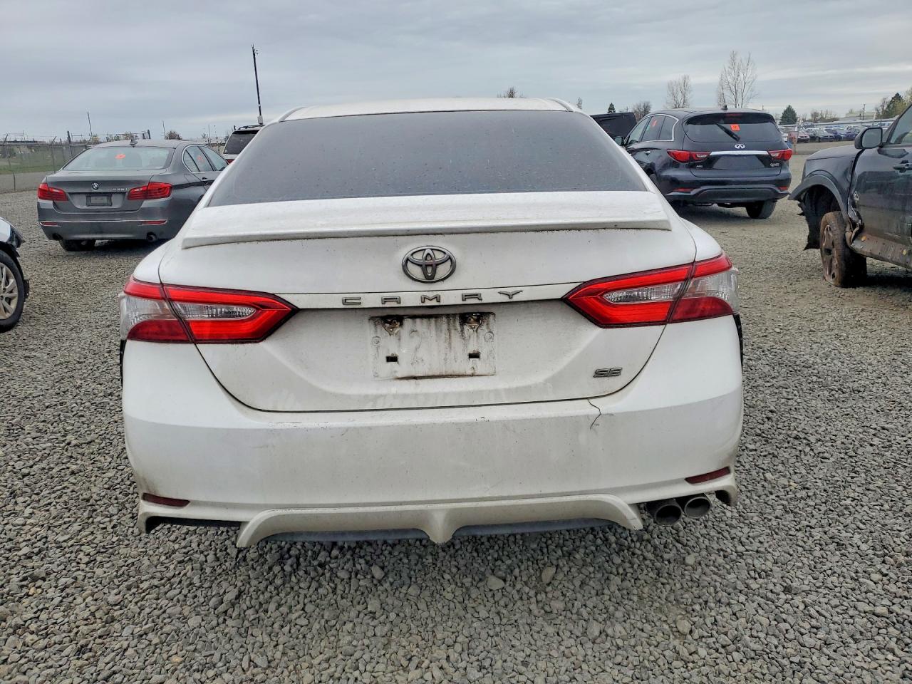 2018 TOYOTA CAMRY SE photo 11