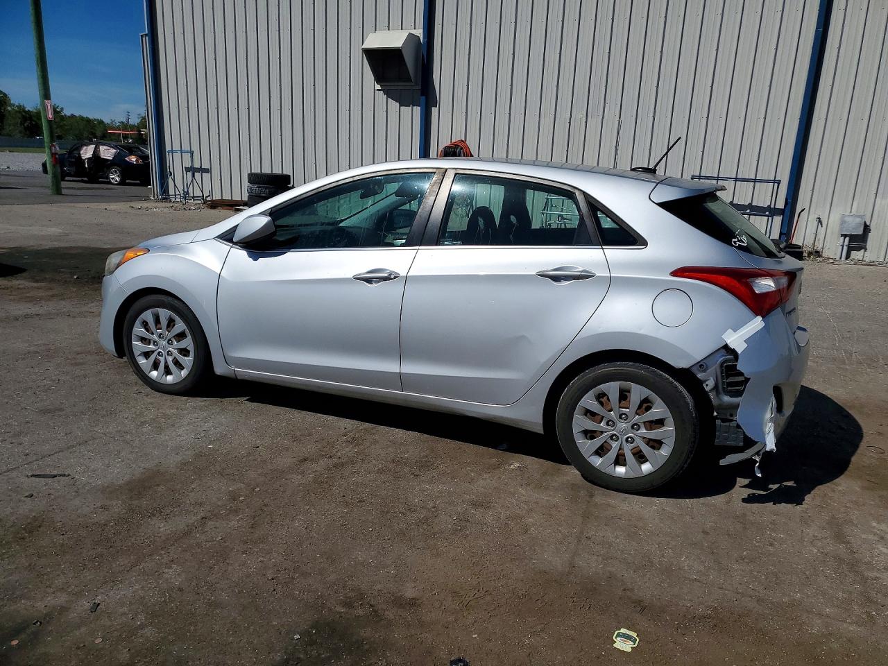 2017 HYUNDAI ELANTRA GT BASE photo 4