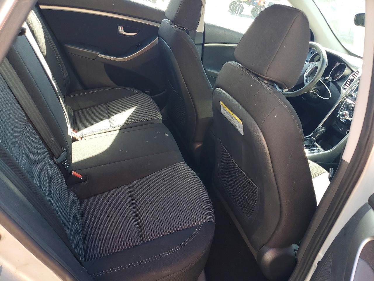 2017 HYUNDAI ELANTRA GT BASE photo 28