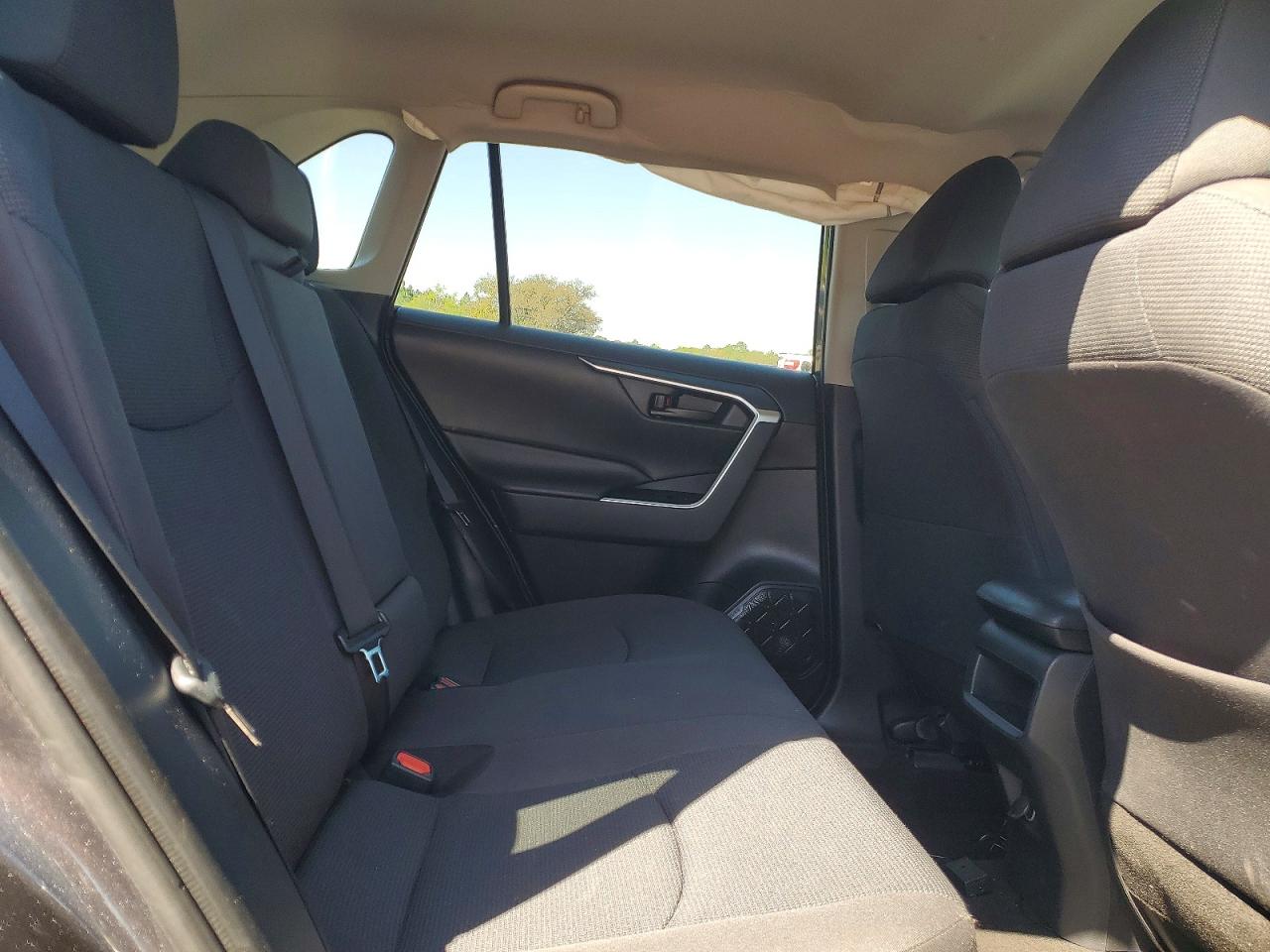 2019 TOYOTA RAV4 LE photo 21