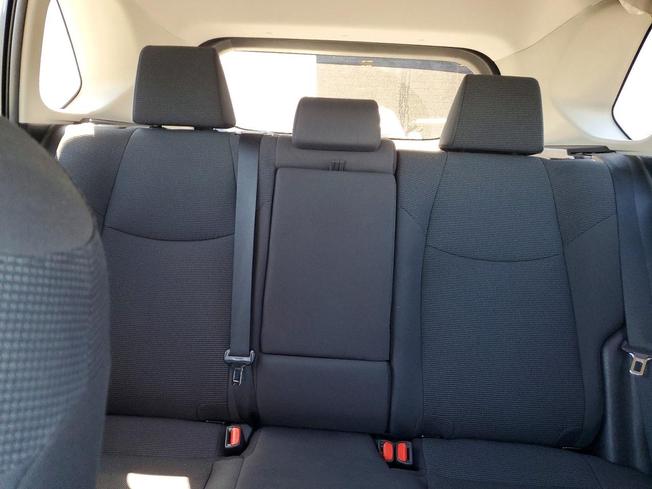 2019 TOYOTA RAV4 LE photo 19