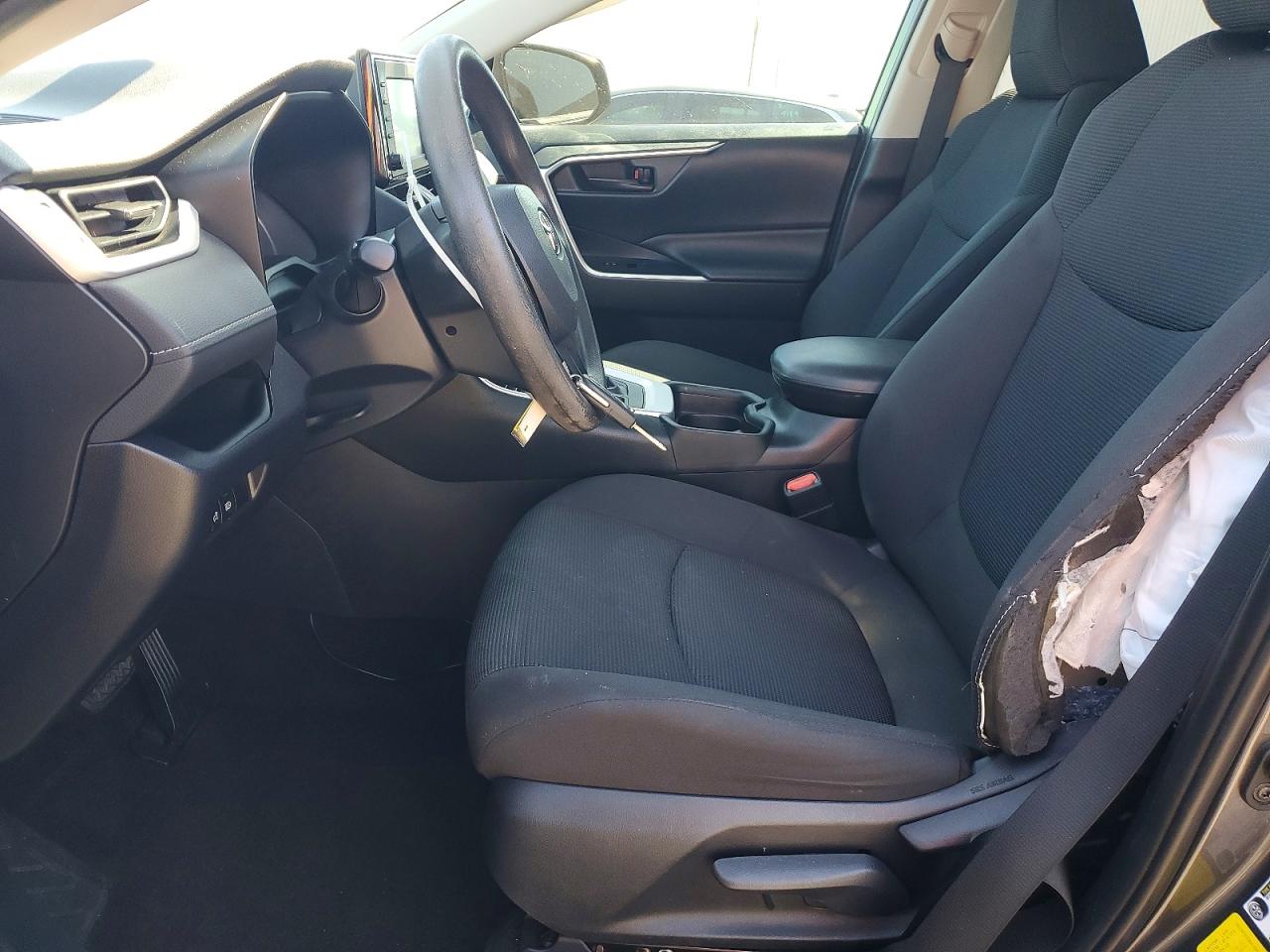 2019 TOYOTA RAV4 LE photo 13