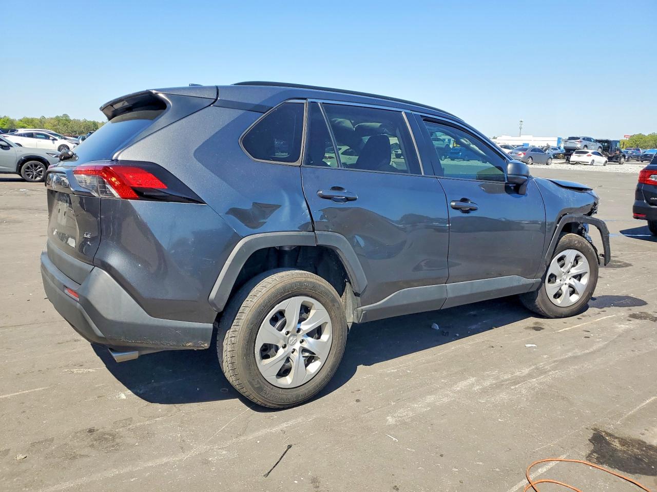 2019 TOYOTA RAV4 LE photo 5