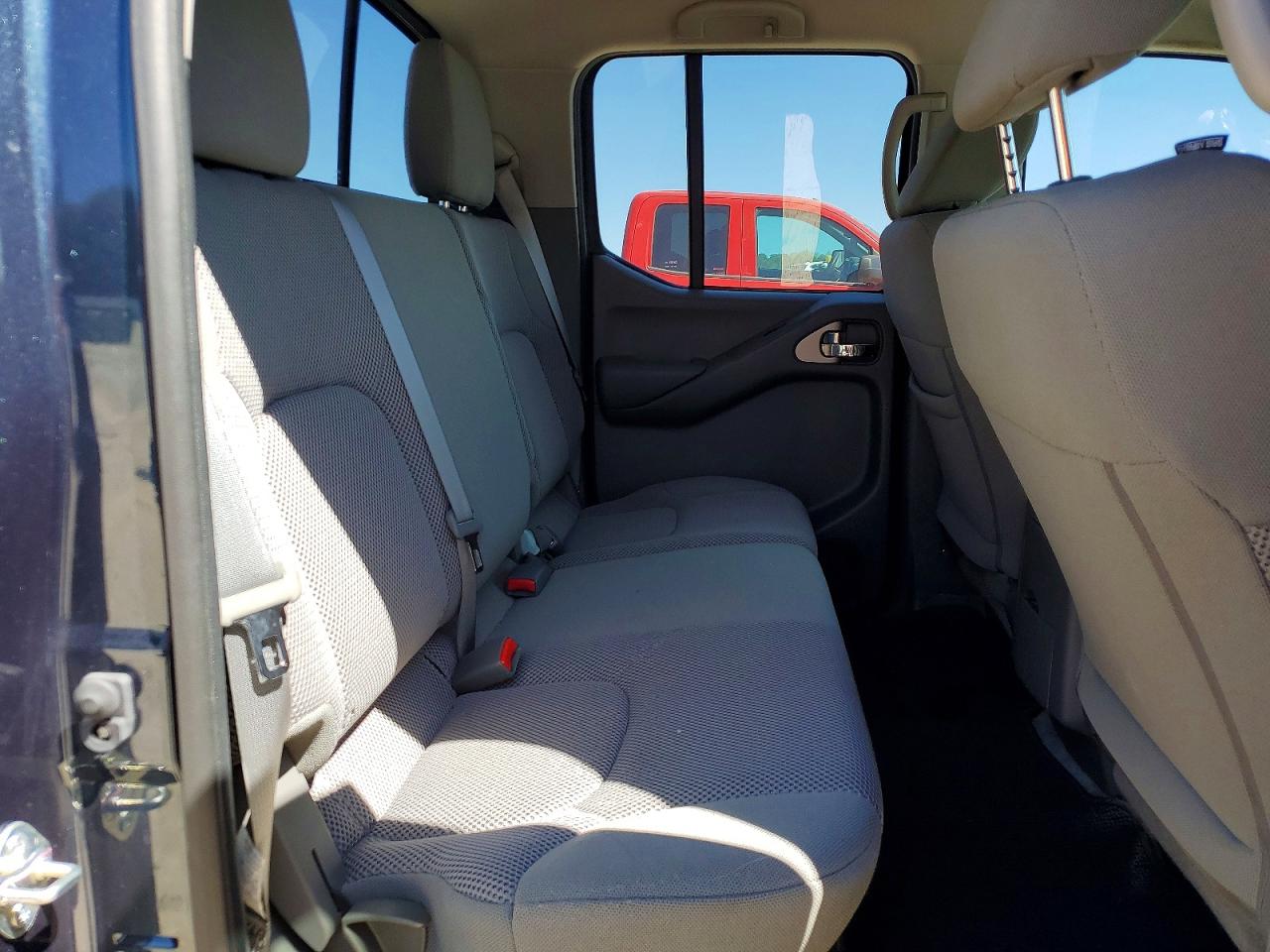 2018 NISSAN FRONTIER SV photo 10