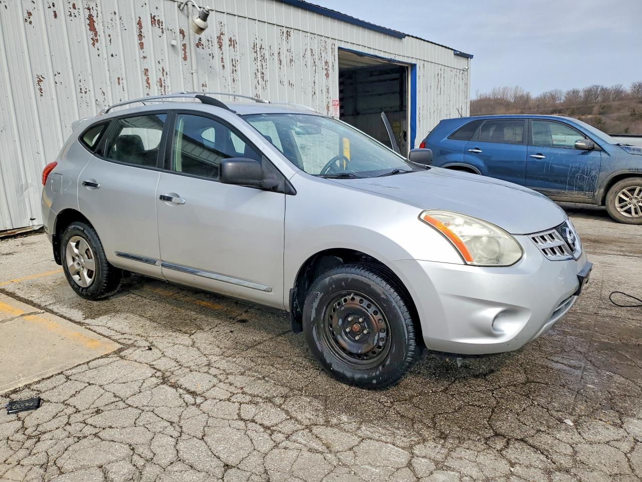 2013 NISSAN ROGUE S photo 4